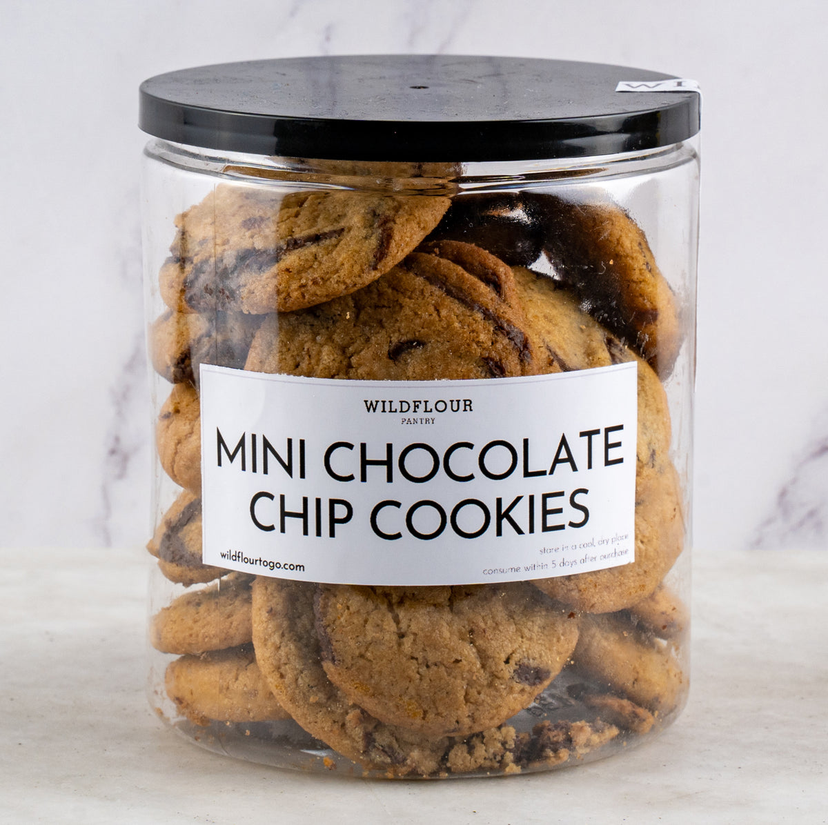 http://wildflourtogo.com/cdn/shop/products/MiniChocolateChipCookiesJar_1200x1200.jpg?v=1644461977