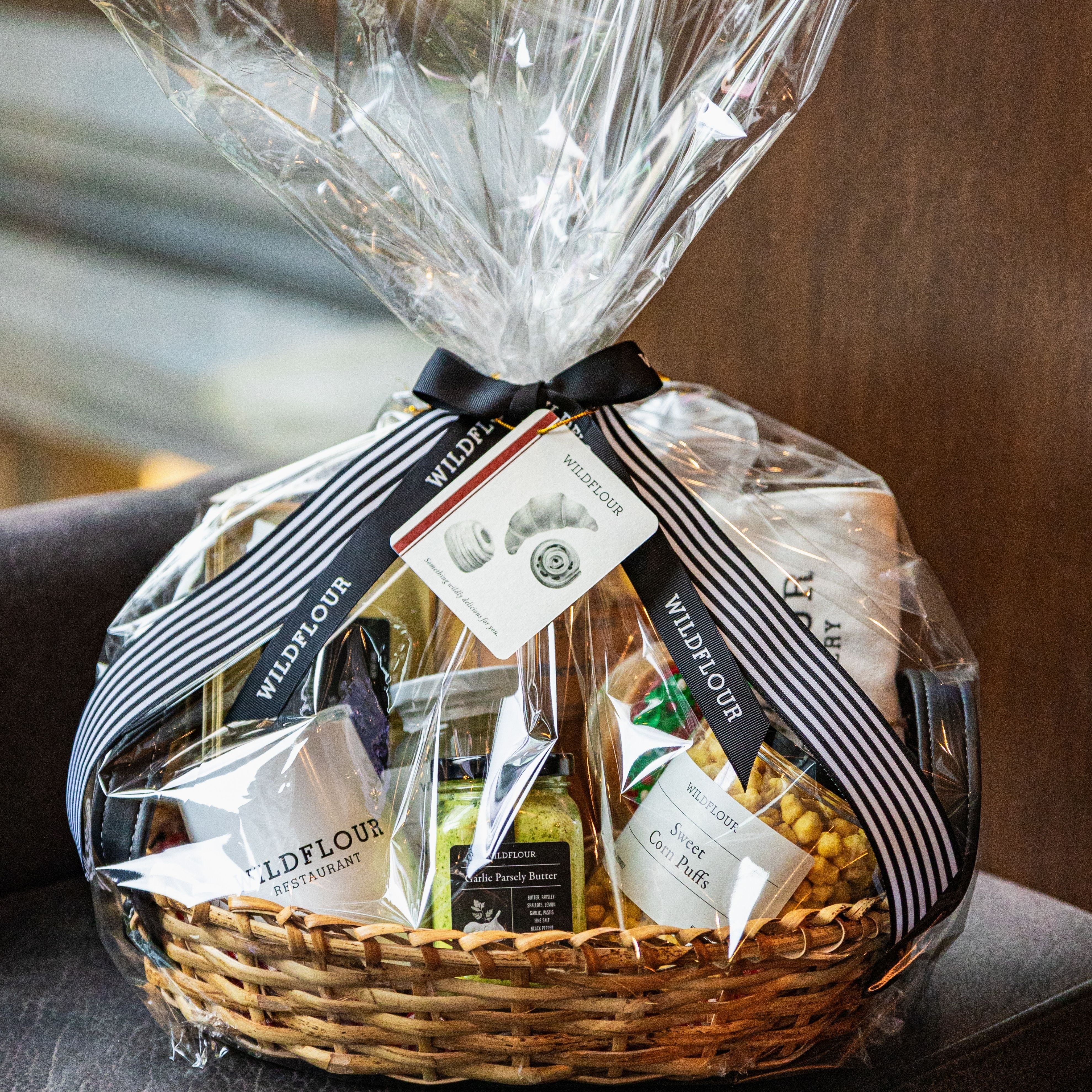 Santa Snacking Basket